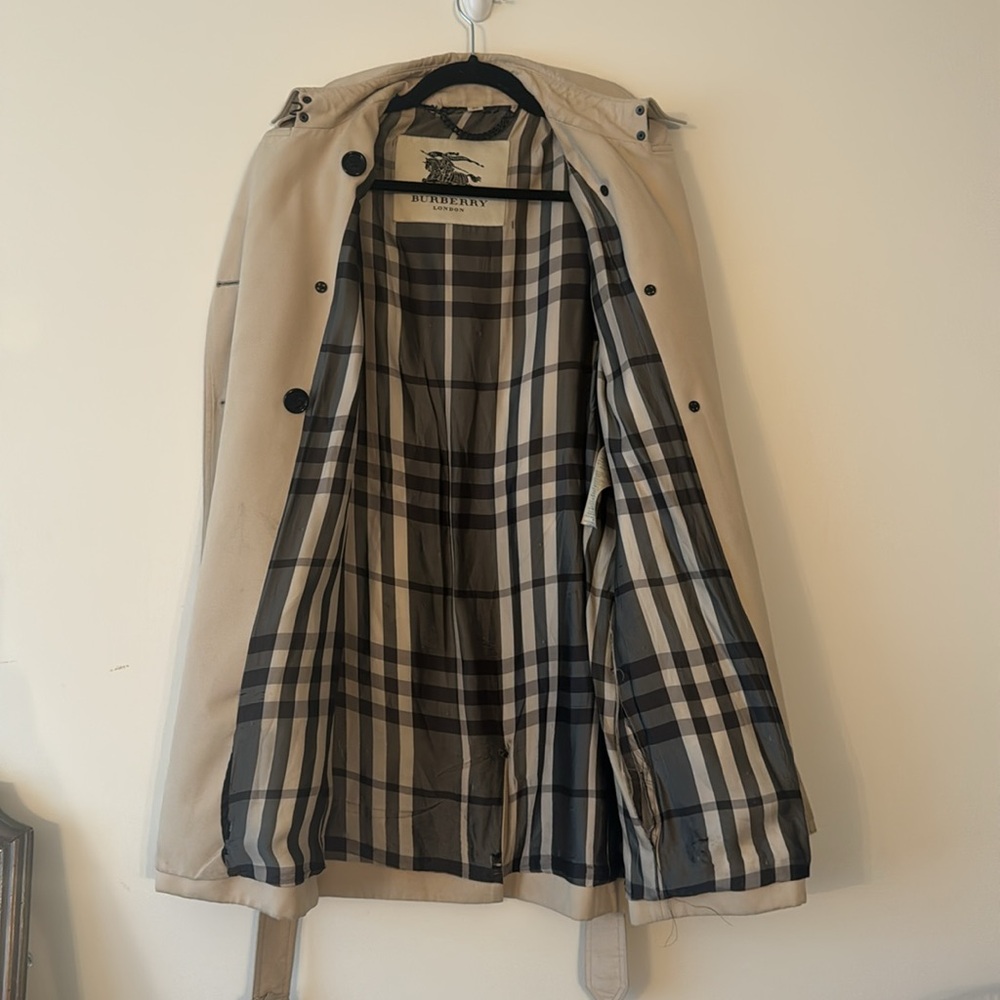 Burberry Women's Tan Trench Coat - Picture 8 of 9